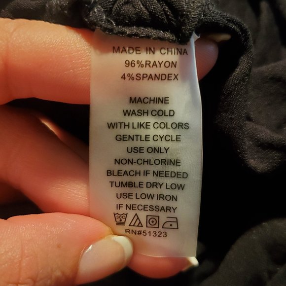 Vince Camuto NWT Contrast Trim Keyhole Black Top Women's Small - Picture 6 of 8